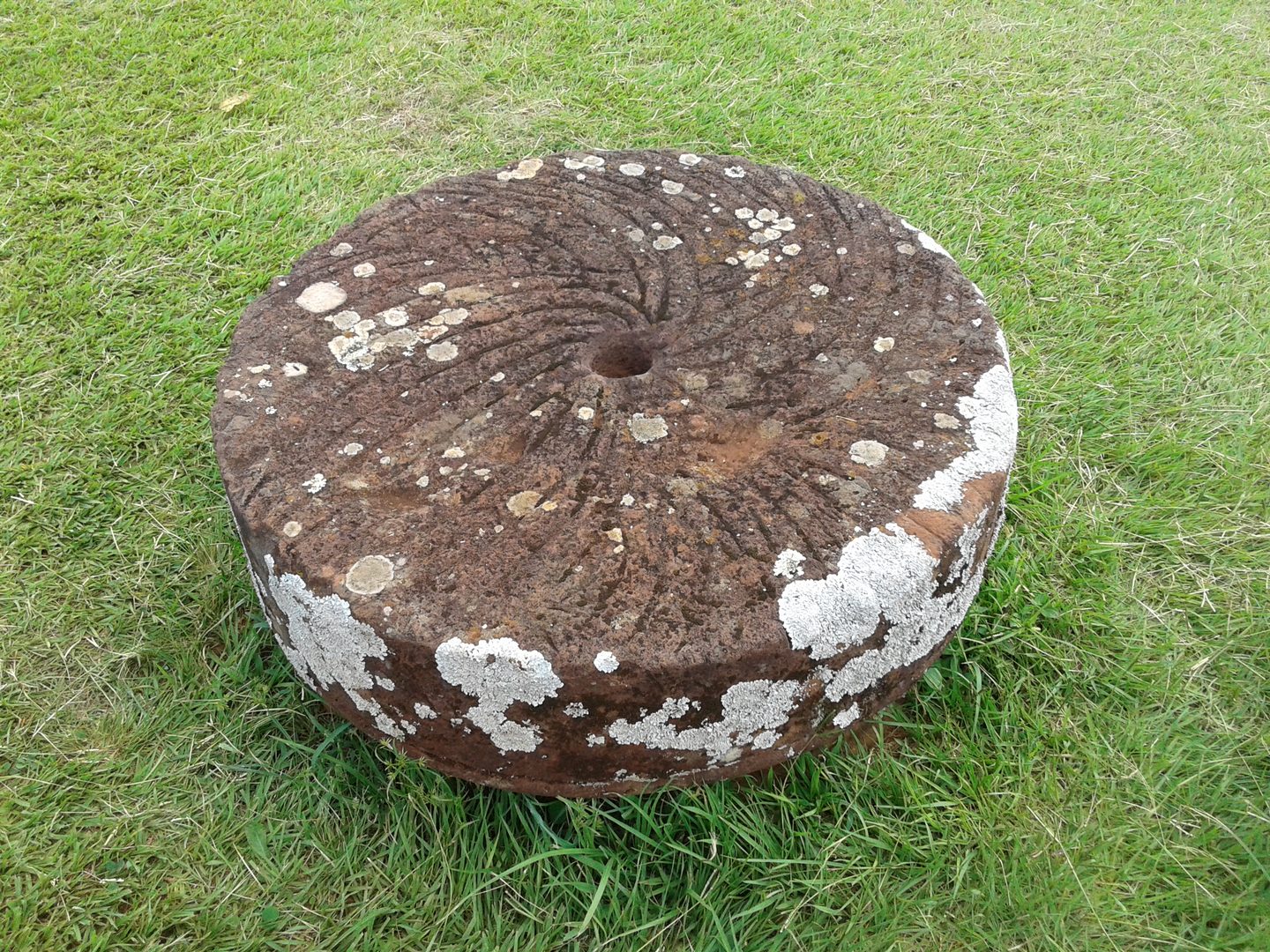 Mó em pedra — artefato histórico identificado em campo